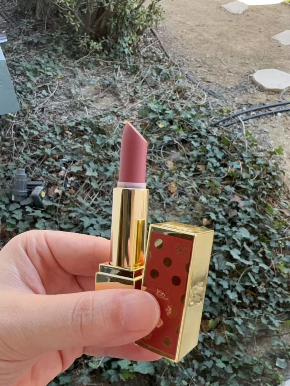 2025 HOLIDAY Estee Lauder Limited Edition Lipstick Rosy Ribbon Full Size